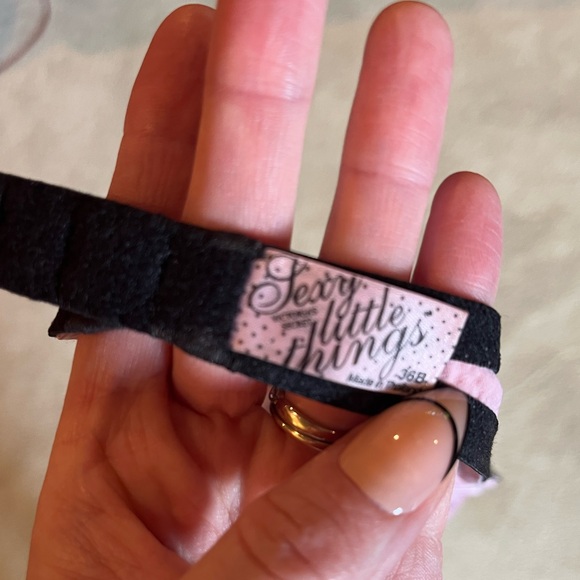 Victoria’s Secret Set- 2 push up bras with matching leopard lace panties. - Picture 5 of 6